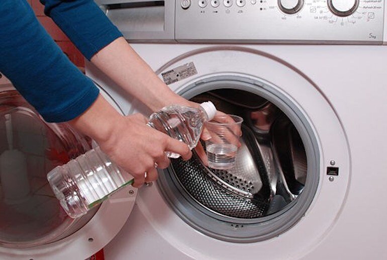 Có nên dùng giấm để vệ sinh máy giặt?